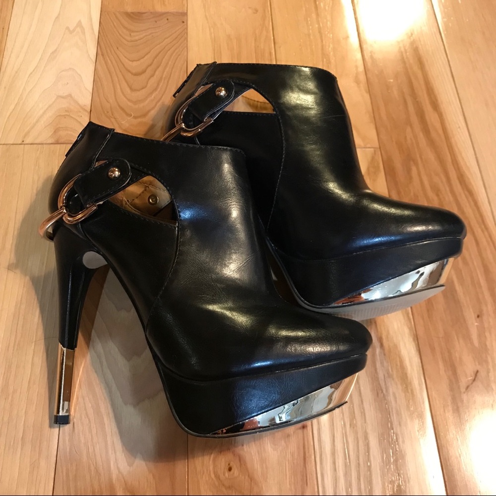 Shoe Dazzle “Cole” Booties